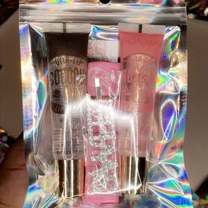 “BroadWay LipGloss Bundle” Packs.